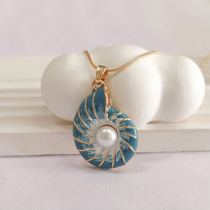 Seashell Pearl Gold Necklace