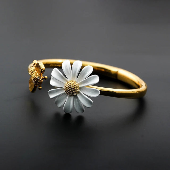 Vintage Gold Daisy &amp; Bee Bracelet